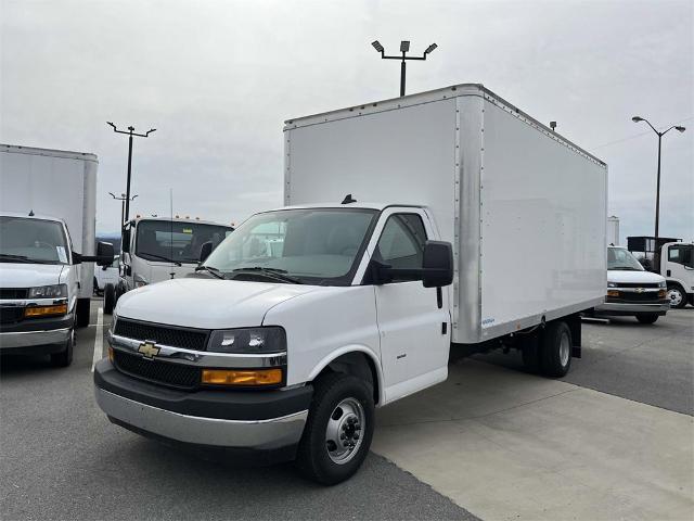 2023 Chevrolet Express Cutaway 3500 Vehicle Photo in ALCOA, TN 37701-3235