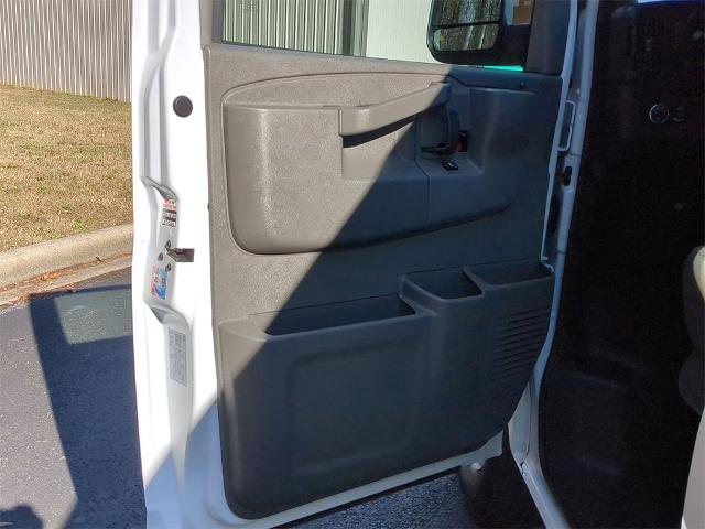 2024 Chevrolet Express Passenger 3500 Vehicle Photo in ALBERTVILLE, AL 35950-0246