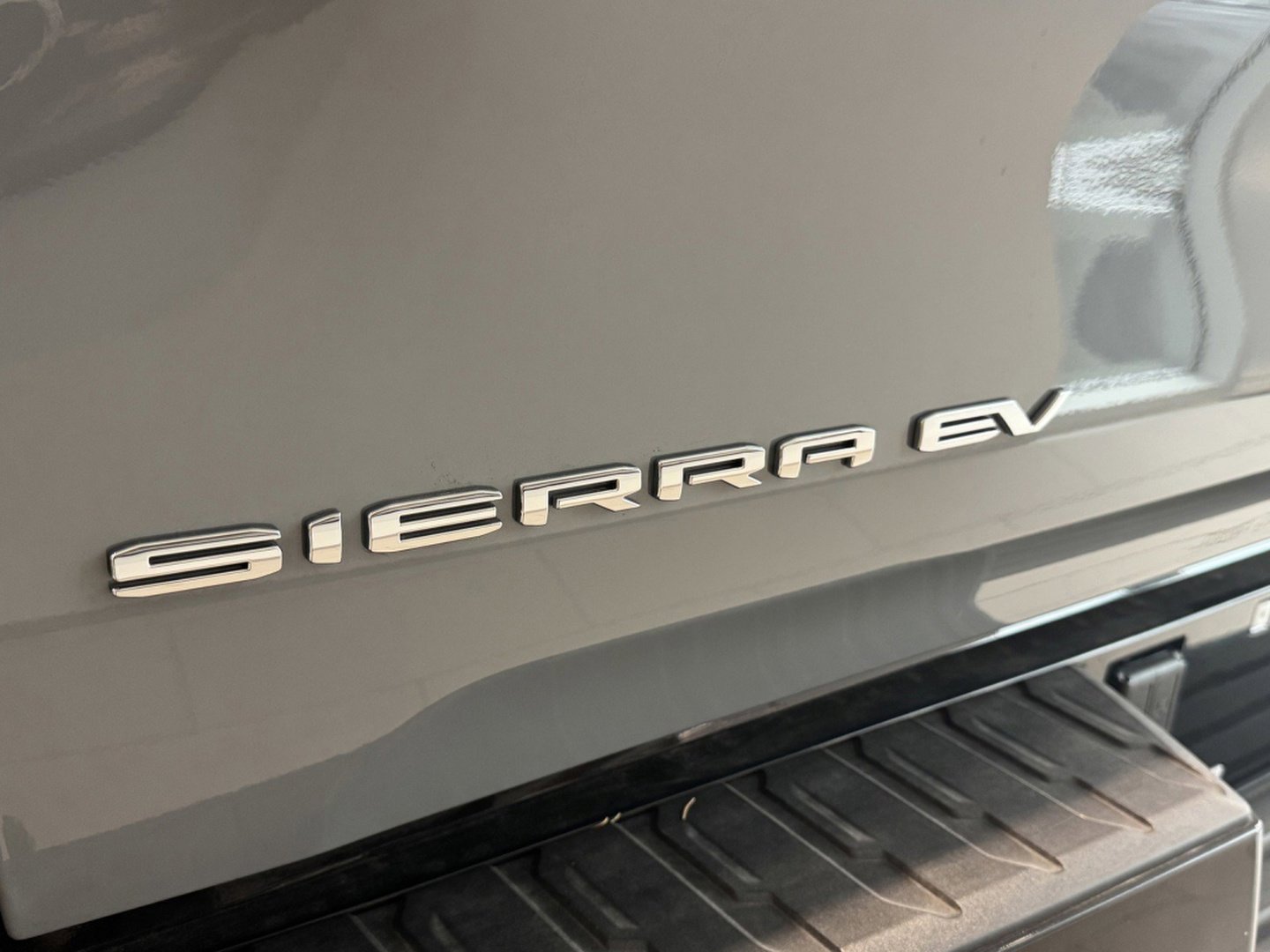 2024 GMC Sierra EV Vehicle Photo in LEOMINSTER, MA 01453-2952