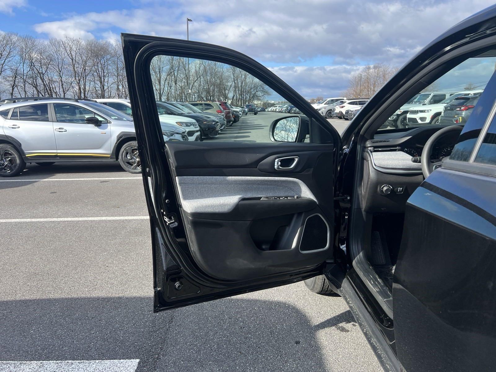 2025 Jeep Compass Vehicle Photo in Mechanicsburg, PA 17050-1707