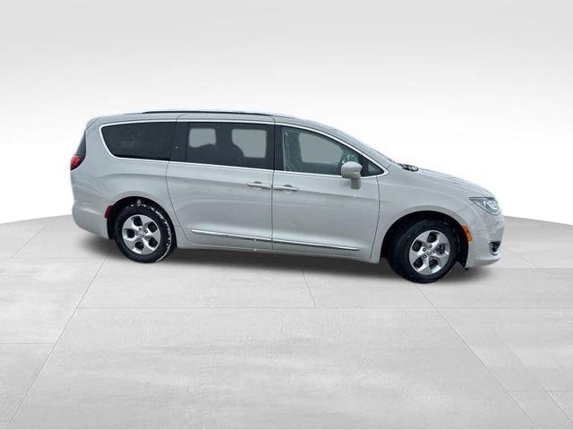 2017 Chrysler Pacifica Vehicle Photo in MEDINA, OH 44256-9631