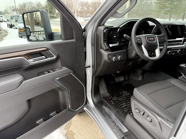 2025 GMC Sierra 2500 HD Vehicle Photo in CHICOPEE, MA 01020-5001