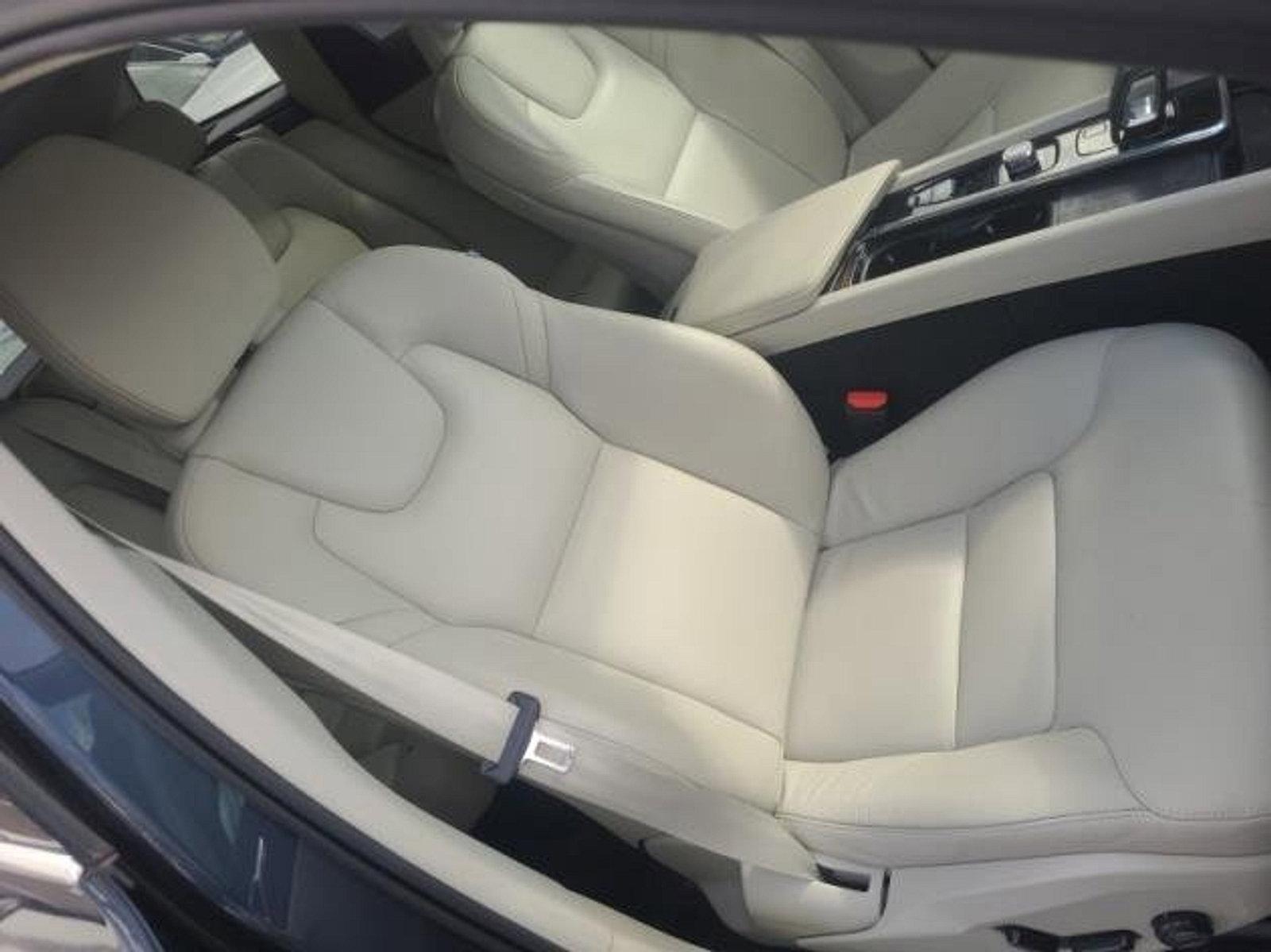 2022 Volvo XC60 Vehicle Photo in Trevose, PA 19053