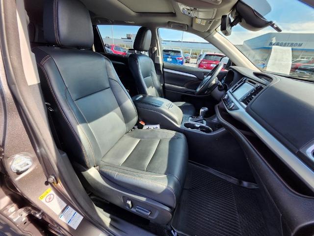 2017 Toyota Highlander Vehicle Photo in GREEN BAY, WI 54304-5303