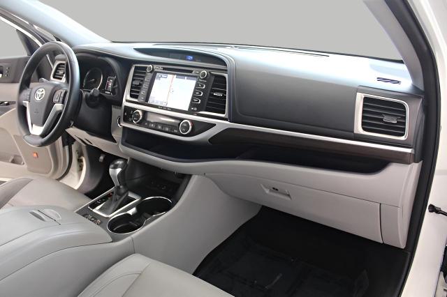 2016 Toyota Highlander Vehicle Photo in Green Bay, WI 54304