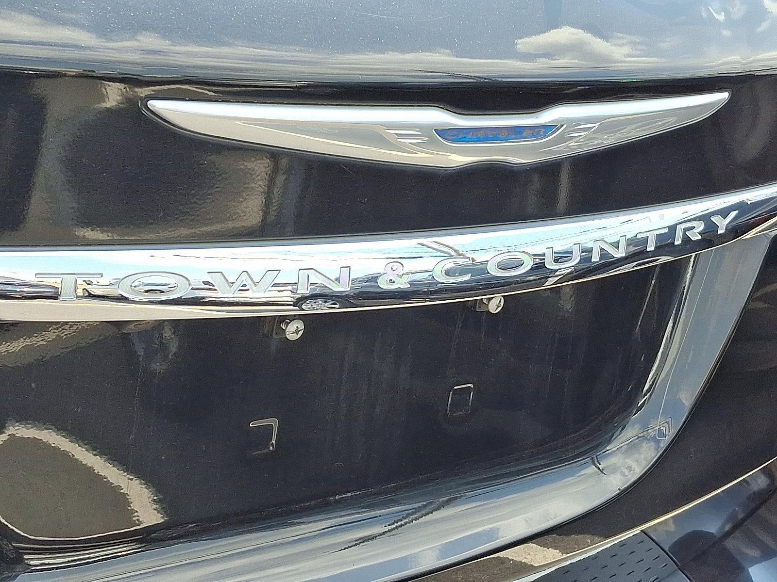 2016 Chrysler Town & Country Vehicle Photo in Harrisburg, PA 17111