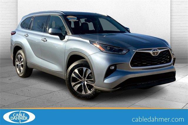 2021 Toyota Highlander Vehicle Photo in TOPEKA, KS 66609-0000