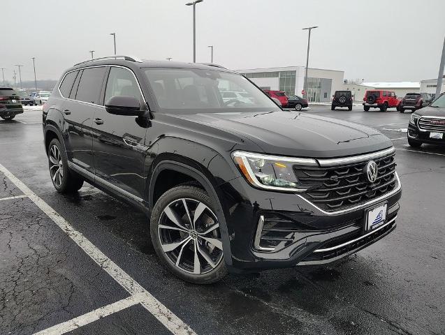 2024 Volkswagen Atlas Vehicle Photo in GREEN BAY, WI 54304-5303