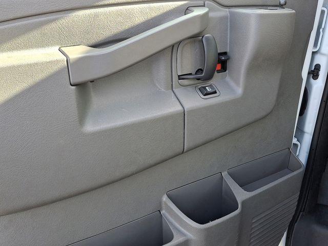2023 GMC Savana Passenger 3500 Vehicle Photo in PAWLING, NY 12564-3219