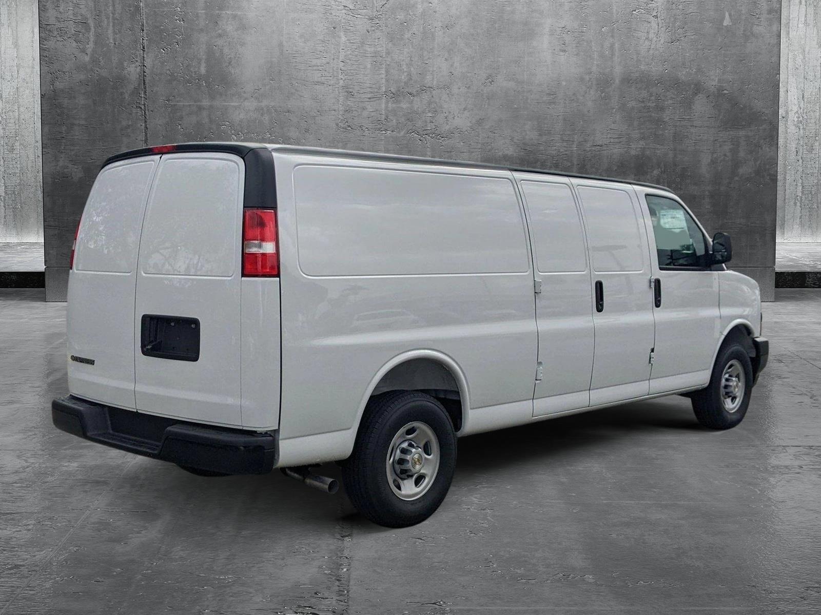 2025 Chevrolet Express Cargo 2500 Vehicle Photo in PEMBROKE PINES, FL 33024-6534