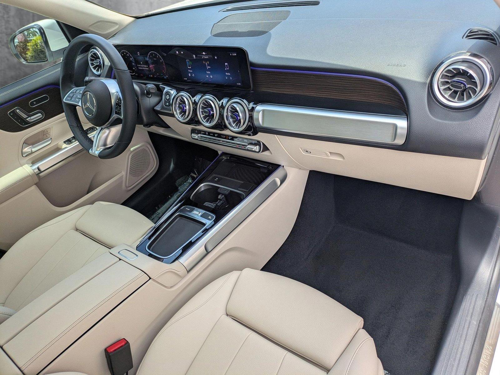 2025 Mercedes-Benz GLB Vehicle Photo in Sarasota, FL 34231