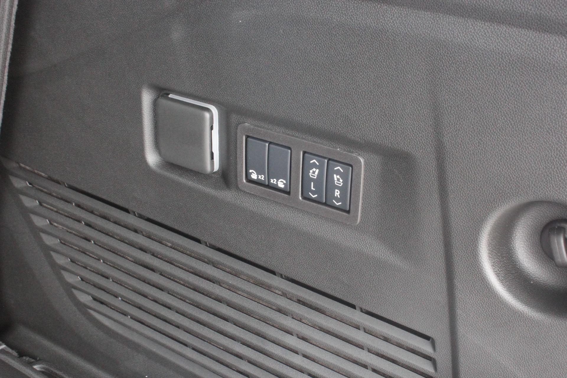 2025 GMC Yukon Vehicle Photo in AURORA, CO 80012-4011