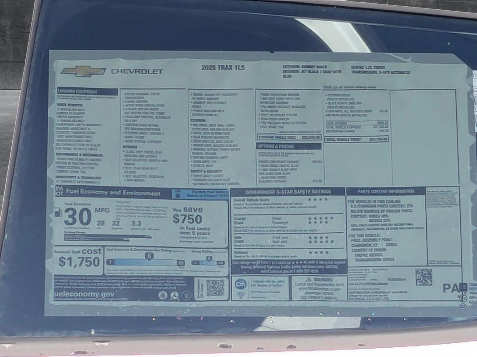 2025 Chevrolet Trax Vehicle Photo in VALENCIA, CA 91355-1705