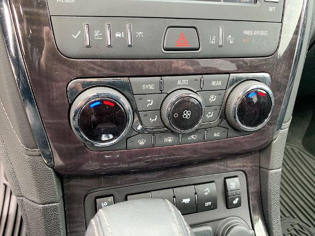 2017 Buick Enclave Vehicle Photo in MOON TOWNSHIP, PA 15108-2571