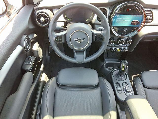 2024 MINI Hardtop 2 Door Vehicle Photo in DANBURY, CT 06810-5034
