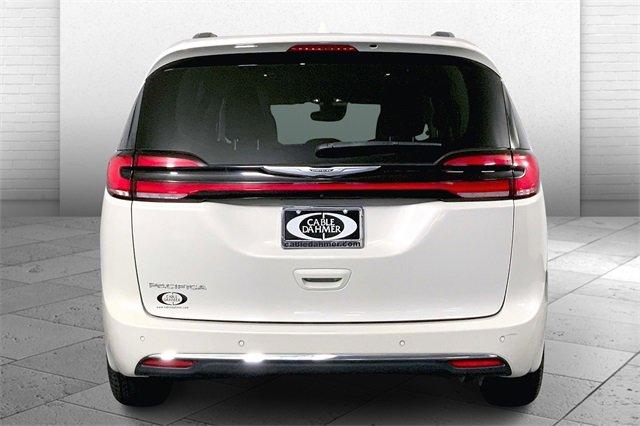 2021 Chrysler Pacifica Vehicle Photo in KANSAS CITY, MO 64114-4502