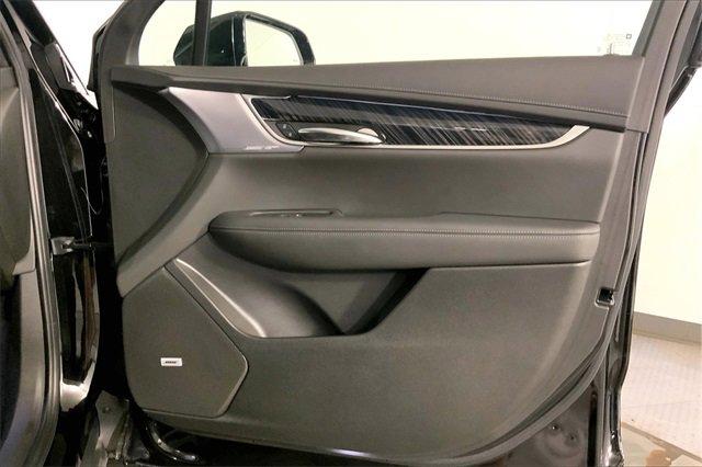 2025 Cadillac XT6 Vehicle Photo in KANSAS CITY, MO 64114-4502
