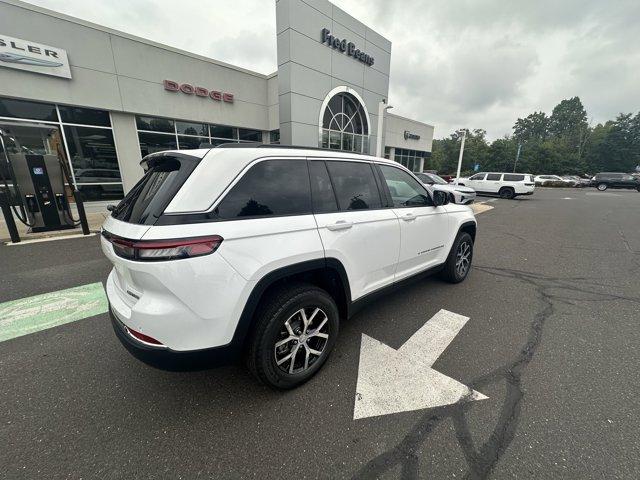 2025 Jeep Grand Cherokee Vehicle Photo in Doylsetown, PA 18901
