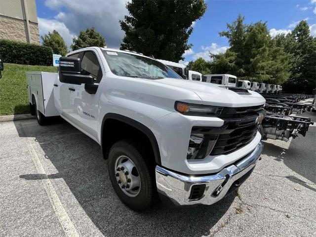 2024 Chevrolet Silverado 3500 HD Chassis Cab Vehicle Photo in ALCOA, TN 37701-3235