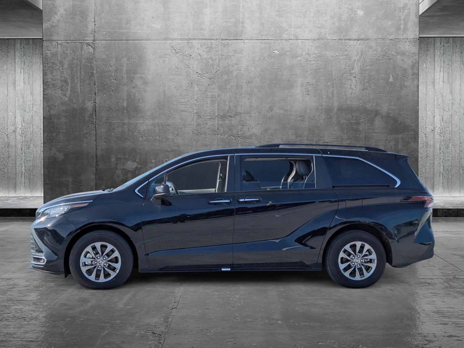 2023 Toyota Sienna Vehicle Photo in Ft. Myers, FL 33907