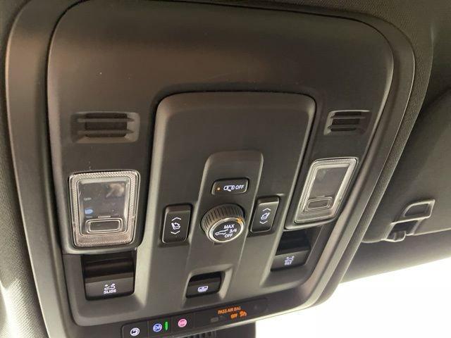 2025 Chevrolet Suburban Vehicle Photo in PHOENIX, AZ 85014-3381