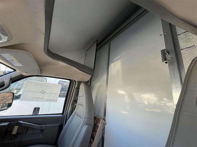 2025 Chevrolet Express Cutaway 3500 Vehicle Photo in ALCOA, TN 37701-3235