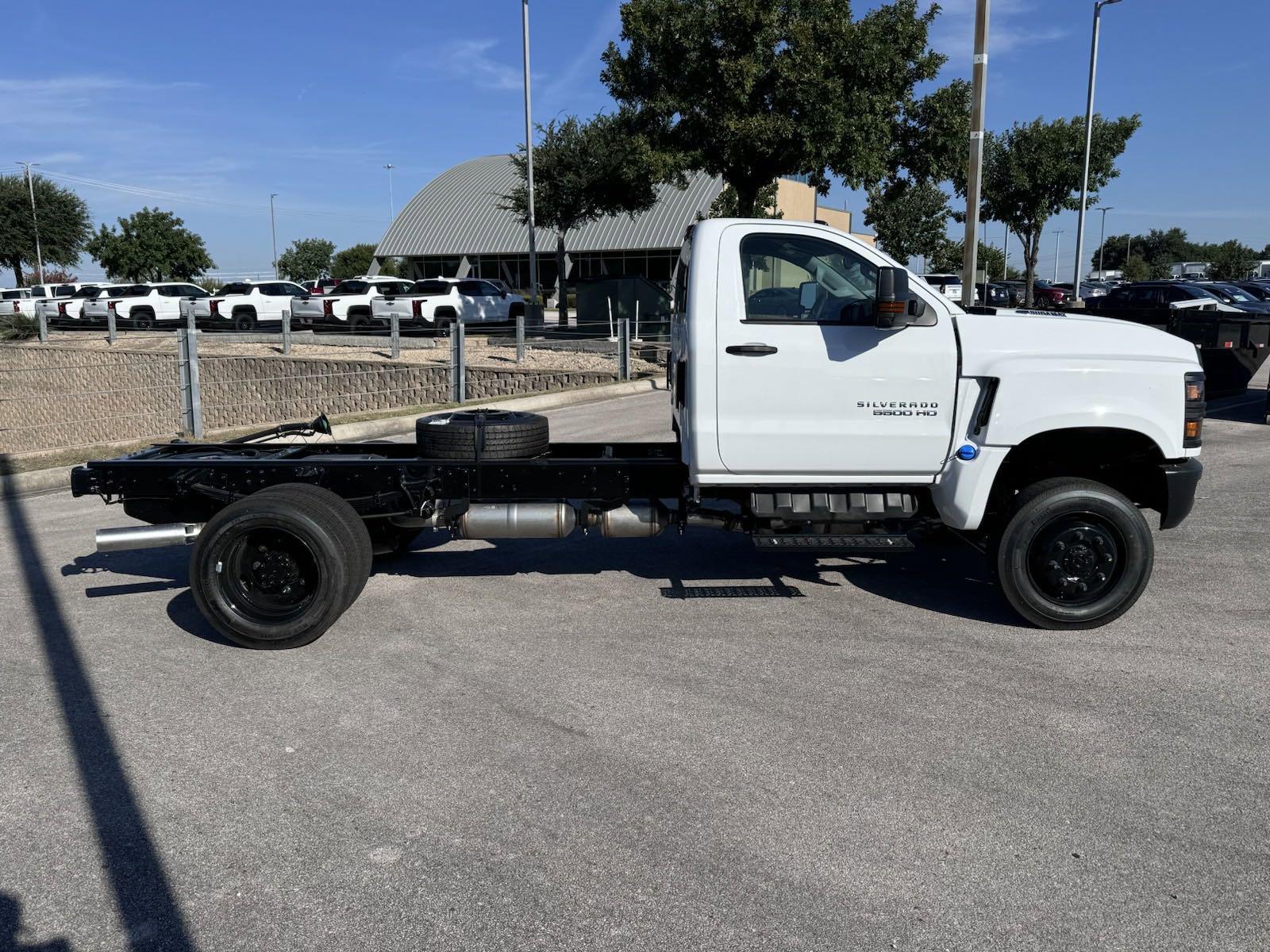 2024 Chevrolet Silverado 5500 HD Vehicle Photo in GEORGETOWN, TX 78626-7508