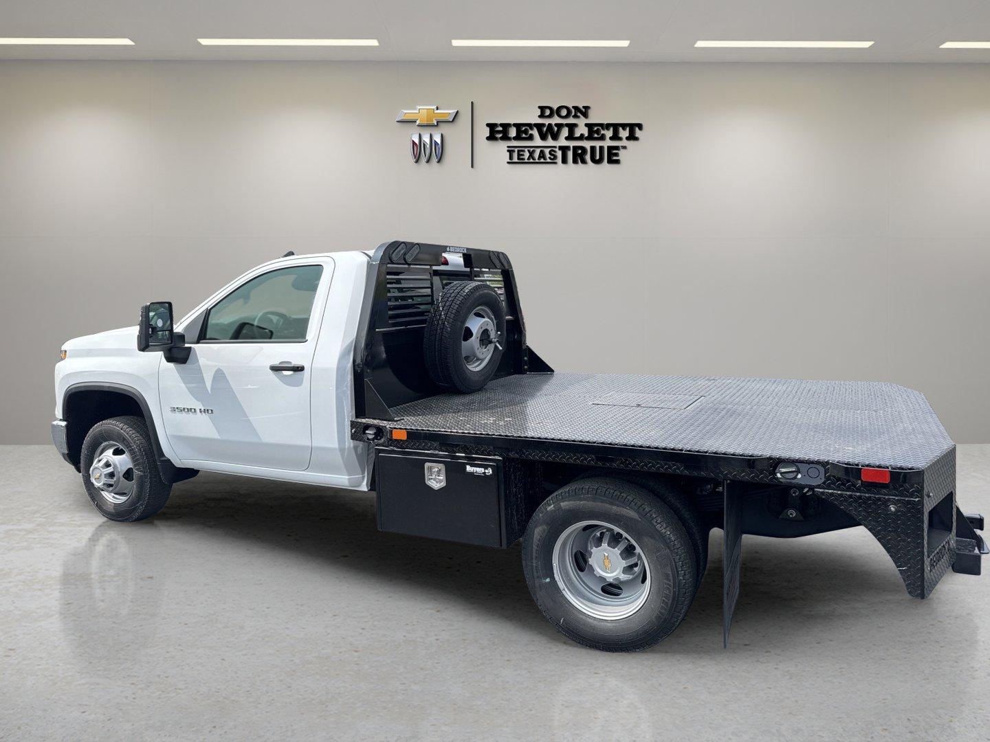 2025 Chevrolet Silverado 3500 HD Chassis Cab Vehicle Photo in GEORGETOWN, TX 78626-7508
