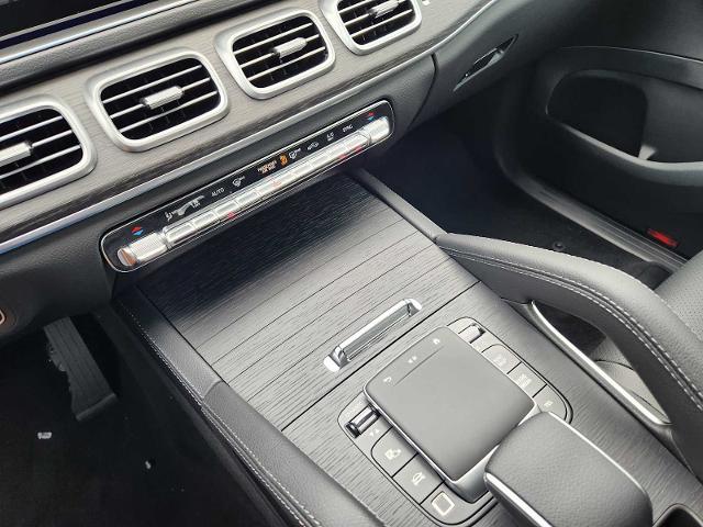 2025 Mercedes-Benz GLE Vehicle Photo in HOUSTON, TX 77079