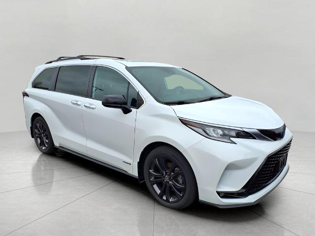 2021 Toyota Sienna Vehicle Photo in Oshkosh, WI 54904