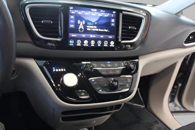 2019 Chrysler Pacifica Vehicle Photo in Green Bay, WI 54304