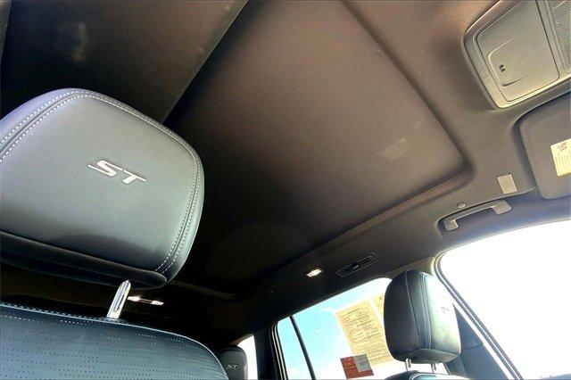 2025 Buick Enclave Vehicle Photo in TOPEKA, KS 66609-0000