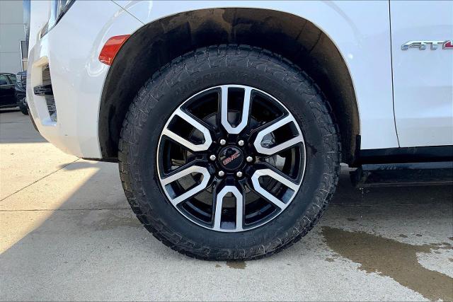 2023 GMC Yukon XL Vehicle Photo in TOPEKA, KS 66609-0000