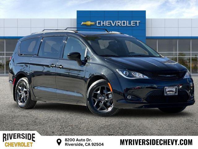 2019 Chrysler Pacifica Vehicle Photo in RIVERSIDE, CA 92504-4106