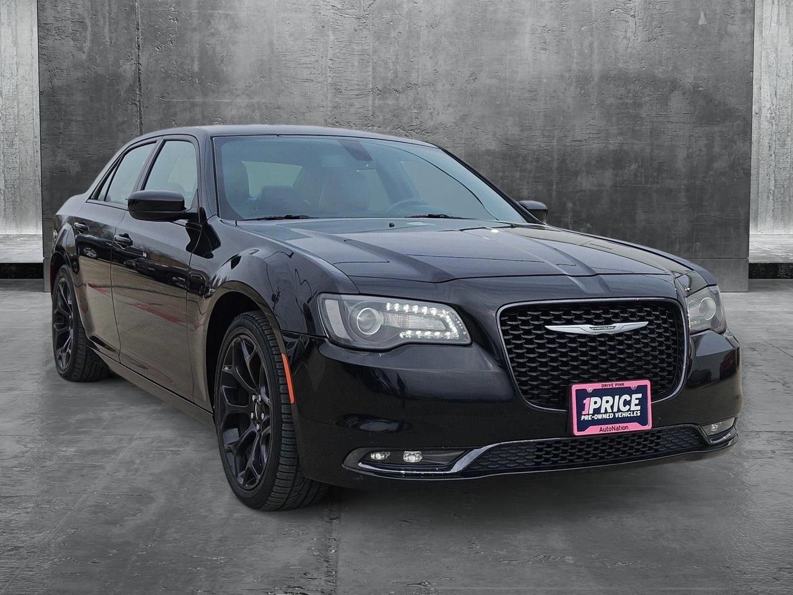 2019 Chrysler 300 Vehicle Photo in NORTH RICHLAND HILLS, TX 76180-7199