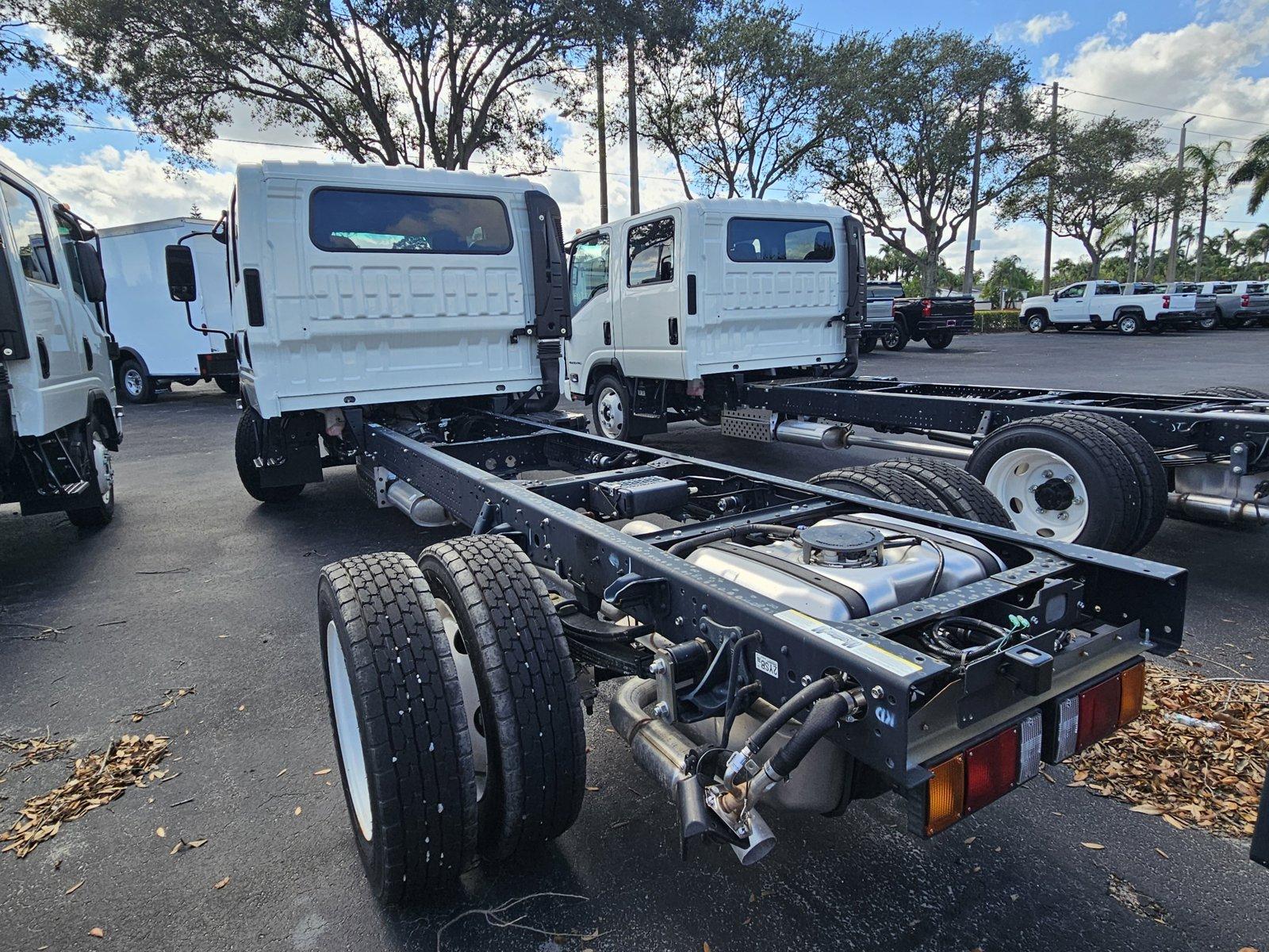 2024 Chevrolet Low Cab Forward 4500 Vehicle Photo in GREENACRES, FL 33463-3207