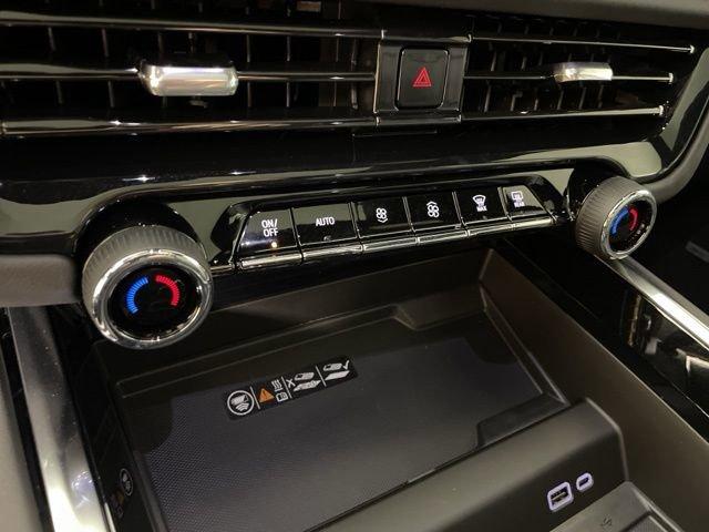 2025 Chevrolet Suburban Vehicle Photo in PHOENIX, AZ 85014-3381
