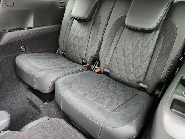 2025 Mercedes-Benz GLS Vehicle Photo in HOUSTON, TX 77079