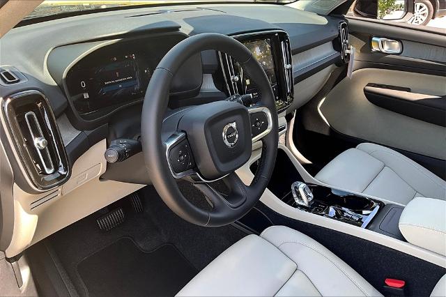 2025 Volvo XC40 Vehicle Photo in Houston, TX 77007