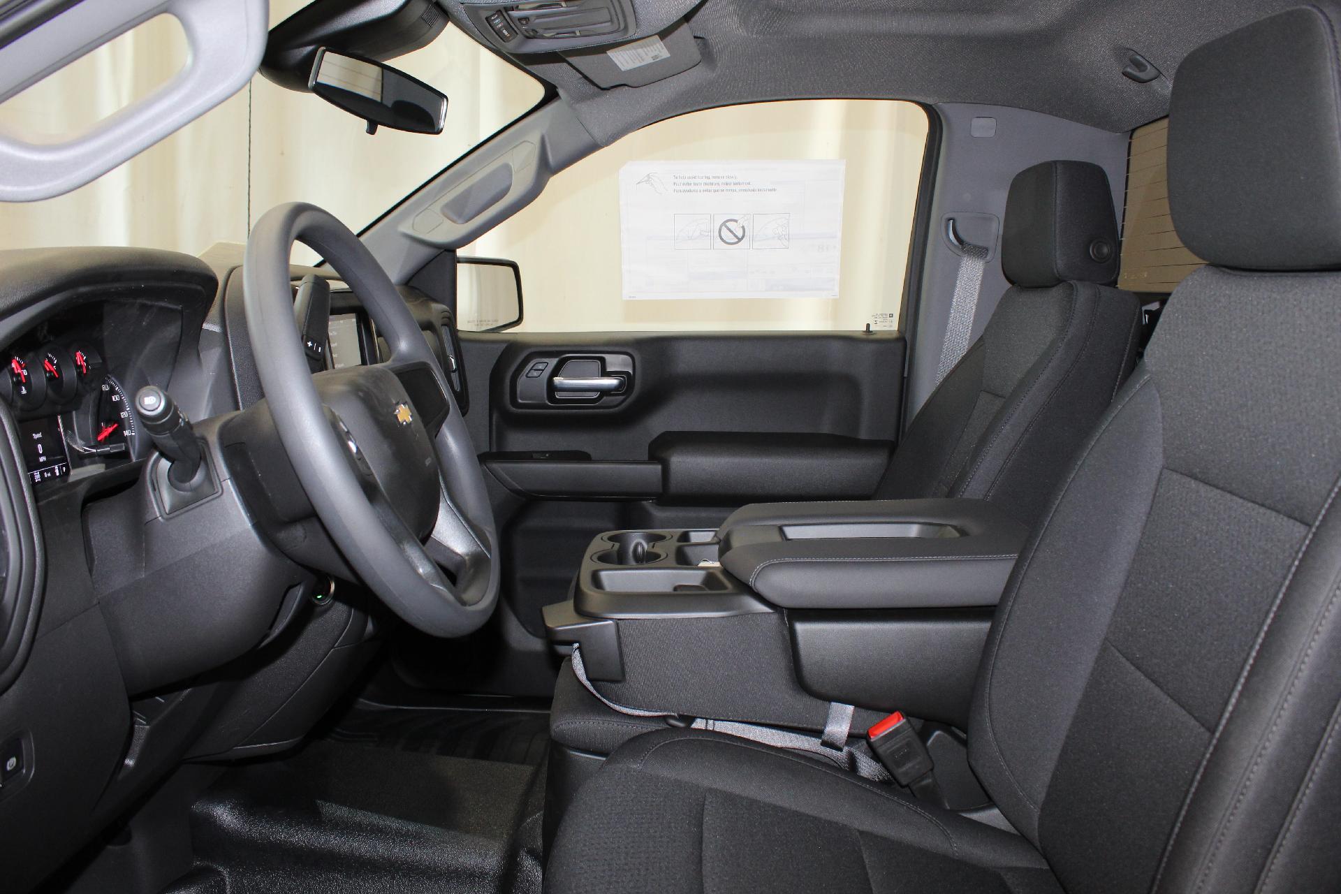 2025 Chevrolet Silverado 1500 Vehicle Photo in NORTHAMPTON, MA 01060-1120