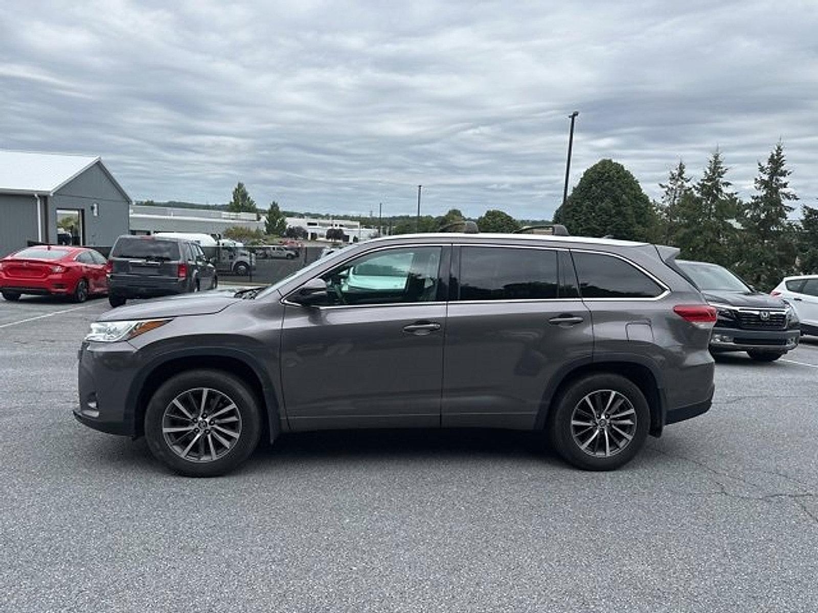 2018 Toyota Highlander Vehicle Photo in Harrisburg, PA 17111