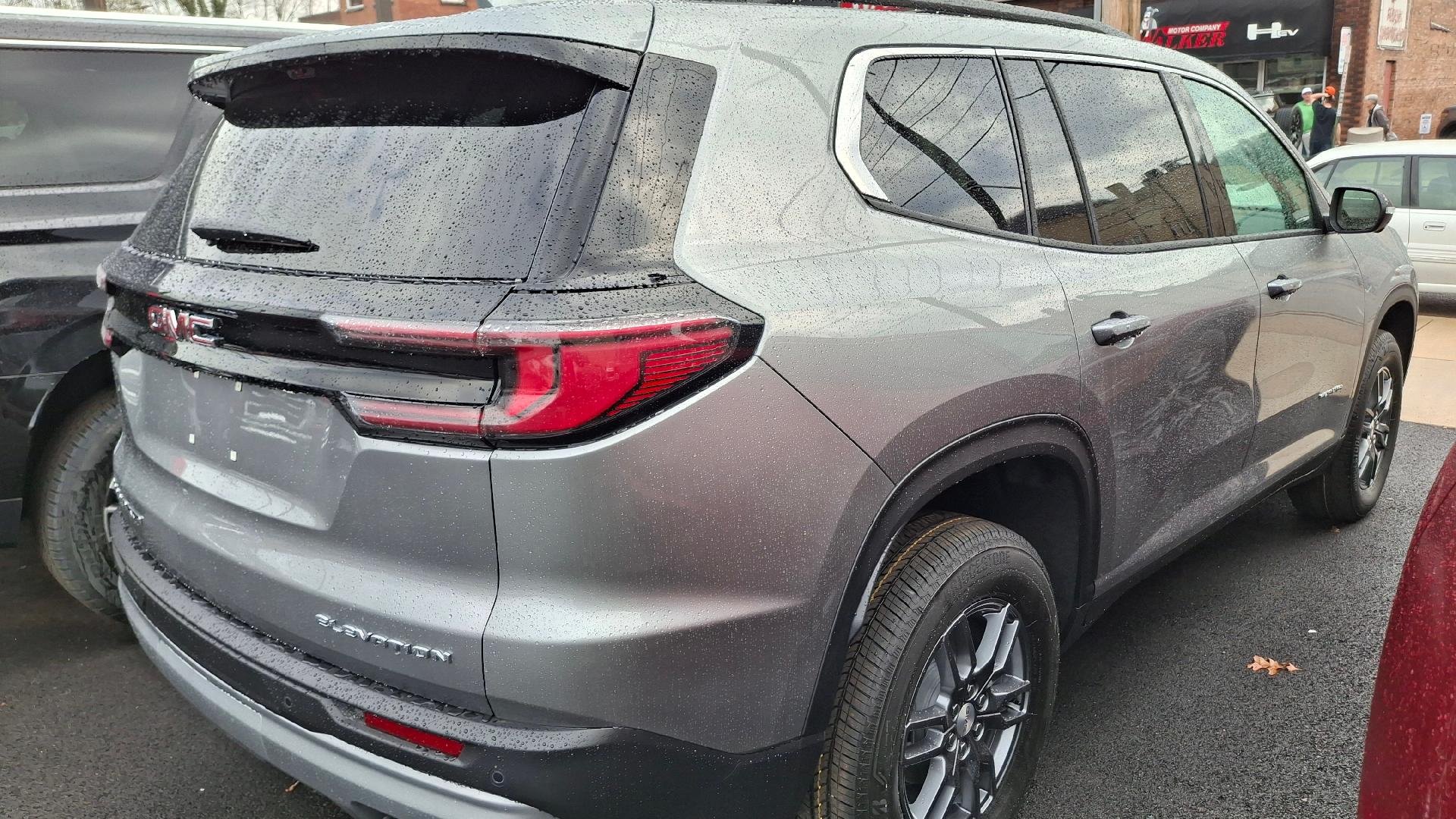 View vehicle photo 6