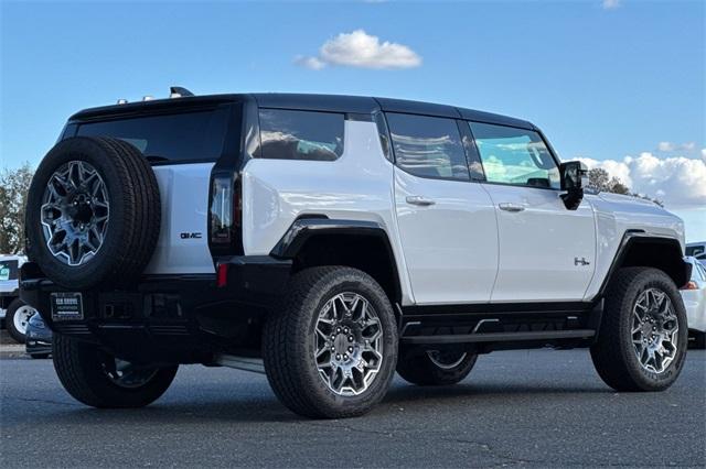 2025 GMC HUMMER EV SUV Vehicle Photo in ELK GROVE, CA 95757-8703