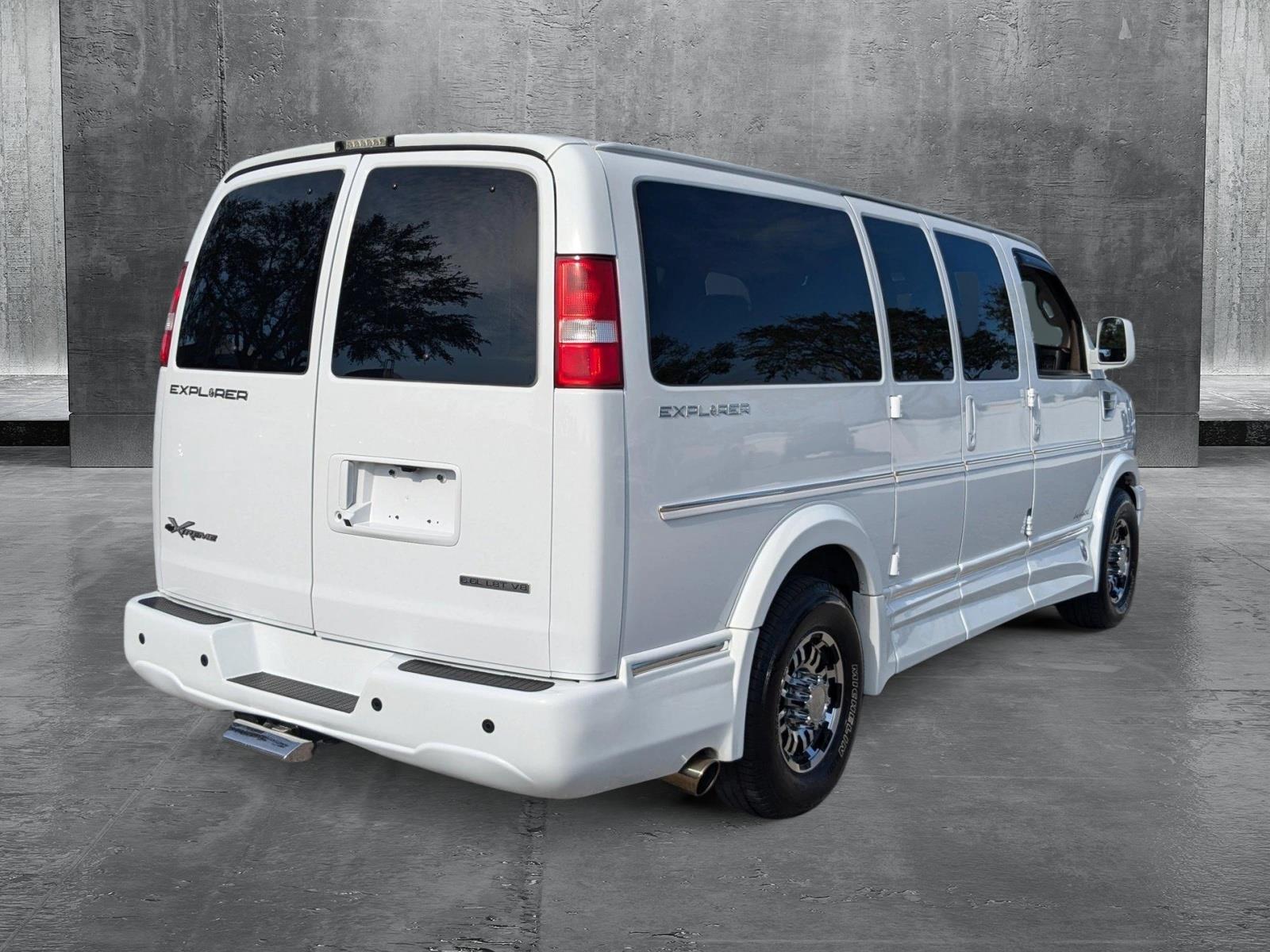 2021 Chevrolet Express Passenger Vehicle Photo in St. Petersburg, FL 33713