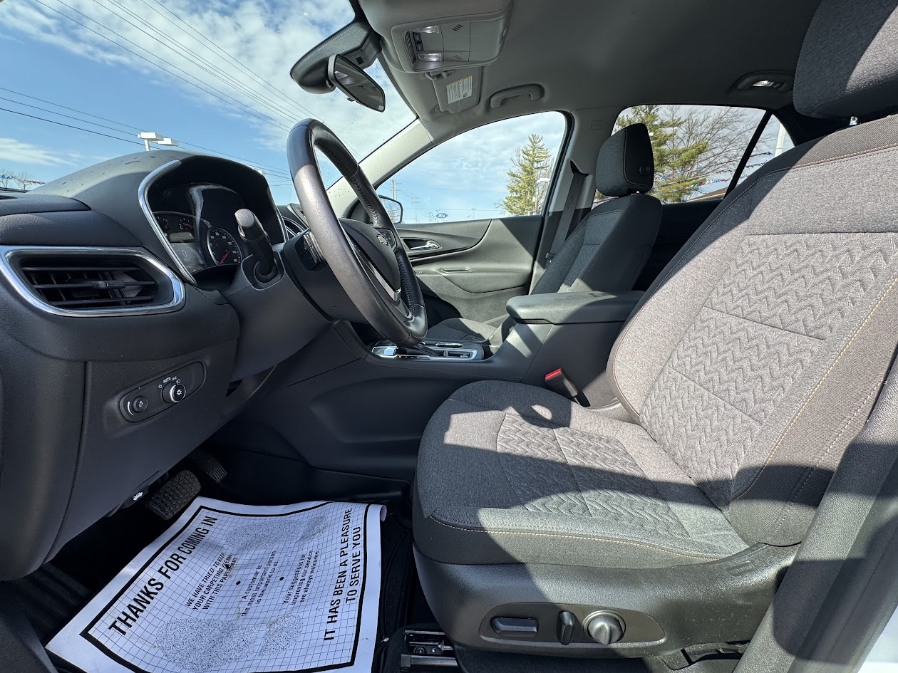 2022 Chevrolet Equinox Vehicle Photo in BOONVILLE, IN 47601-9633