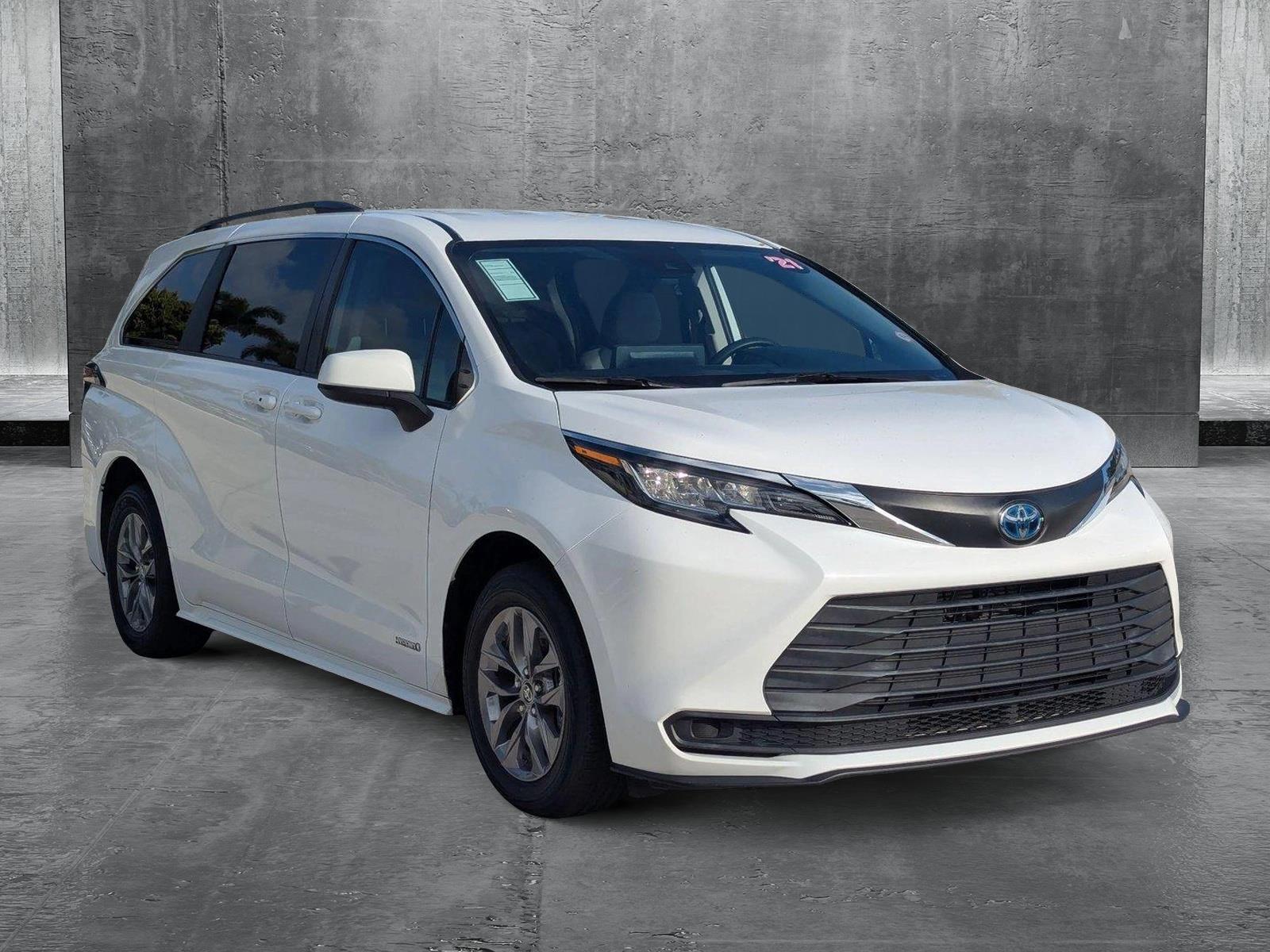 2021 Toyota Sienna Vehicle Photo in Davie, FL 33331