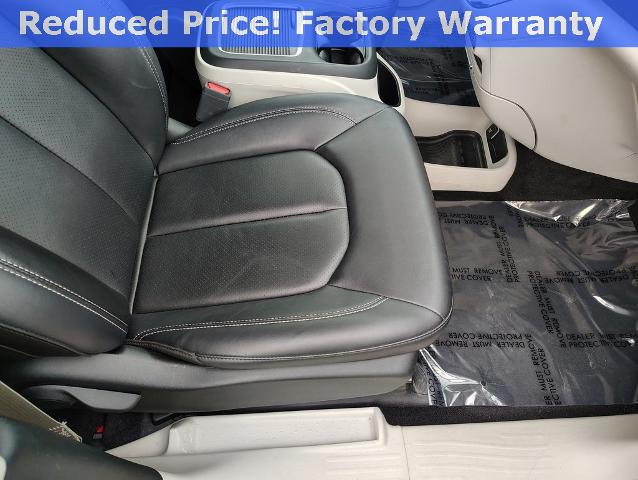 2024 Chrysler Pacifica Vehicle Photo in GREEN BAY, WI 54304-5303