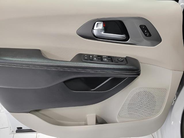 2023 Chrysler Pacifica Vehicle Photo in Green Bay, WI 54304