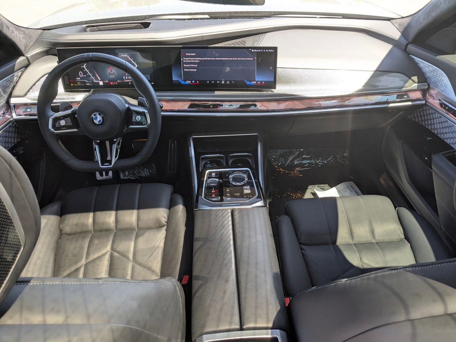 2024 BMW 760i xDrive Vehicle Photo in Valencia, CA 91355