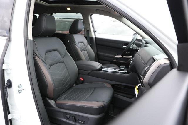 2025 Nissan Pathfinder Vehicle Photo in Hazelwood, MO 63042